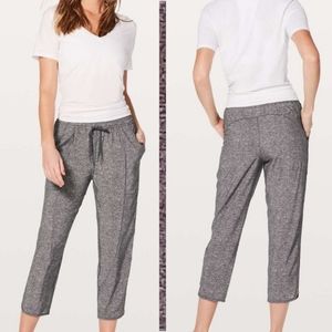 Pristine Lululemon Cropped Lightweight Buisness Casual Active Pants Gray Size 6